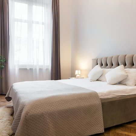 Chopin Apartment In The Center Of リヴィウ エクステリア 写真