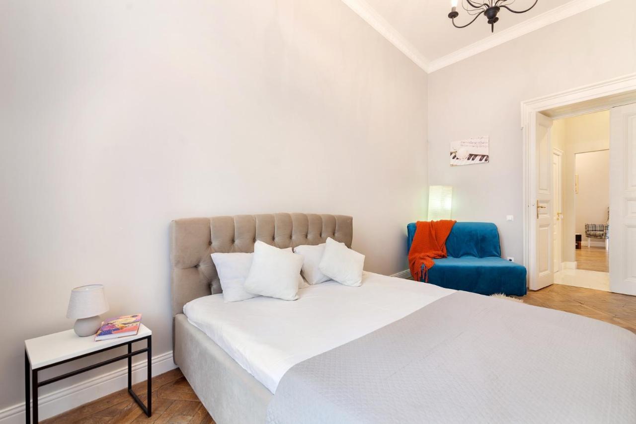 Chopin Apartment In The Center Of リヴィウ エクステリア 写真